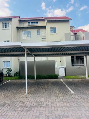 Apartment / Flat For Sale in Paulshof, Sandton