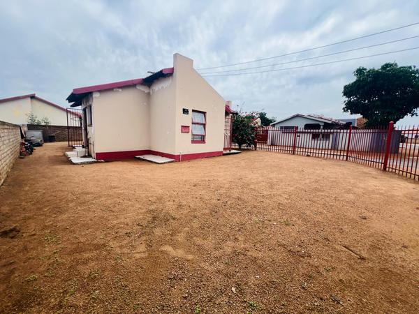 House For Sale in Lebanon, Mabopane