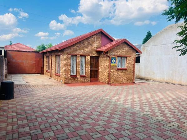 House For Sale in Soshanguve East, Soshanguve