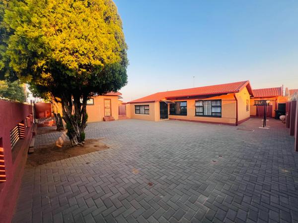 House For Sale in Mabopane Unit C, Mabopane